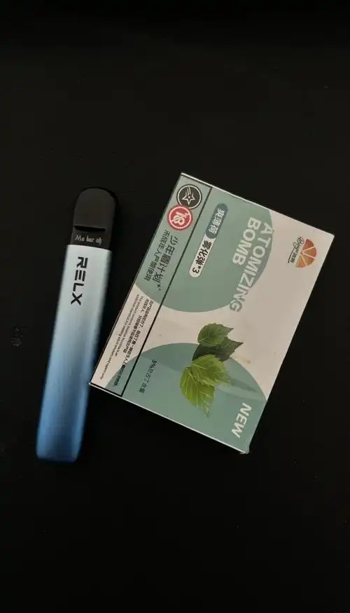 电子烟作为一种新兴的消费品类,近年来在全球范围内迅速普及,随着市场需求的多样化,各大品牌纷纷推出更具设计感和个性化的产品,以满足不同消费者的审美偏好,RELX悦刻作为国内领先的电子烟品牌,凭借其卓越的产品性能和精致的外观设计,赢得了众多用户的青睐,悦刻五代(RELX Infinity 2)凭借其出色的雾化技术和丰富的配色选择,成为市场上的热门产品,而深绿配色版本,更是以其低调奢华、沉稳内敛的风格,成为许多追求品质与格调的消费者的首选。